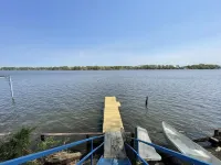 Lake front house with beautiful views and walking distance to Indiana Beach.