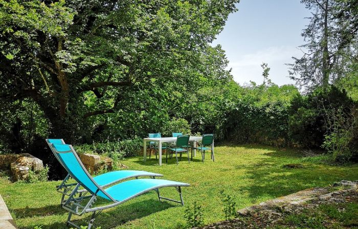 Villa, 3 bedrooms, 2 bathrooms, garden + pool on 10 hectares of nature