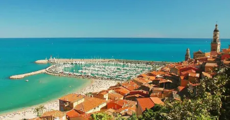 NEW! 2 Pieces Design, Downtown, 200 m beaches, air conditioned Отели рядом с достопримечательностью «Музей Жана Кокто - Коллекция Северина Вундермана»