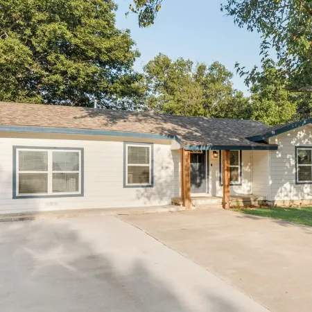 WALK TO THE STADIUM from STADIUM CIRCLE DR, a cozy 3-bedroom house in Arlington