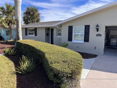 5-Bedroom Water Front Vacation Home - Tropical Paradise with Breathtaking Views!