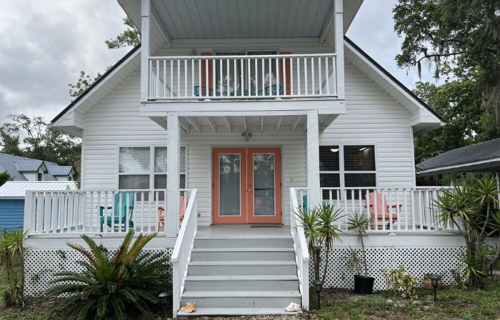 Cozy 3 bedroom 2 bath with views of the River
