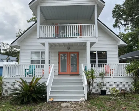 Cozy 3 bedroom 2 bath with views of the River Hotels in Steinhatchee