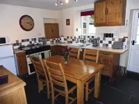 Traditional Grade 2 Listed Cottage. Quiet Area of Central Windermere. Log Stove