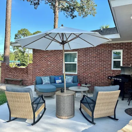 Cozy home with modern interior fur-baby friendly.  Near The Golden Isles Georgia
