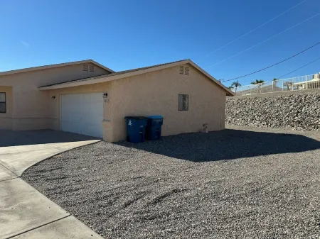 3 Bedroom 2 Bath Desert Retreat with Pool, Hot Tub, Game Room, Spacious Parking