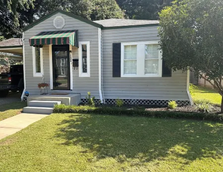 Charming, family-friendly house centrally located in the Garden District!