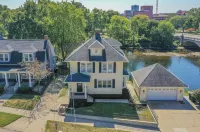 Irish River House - walk to ND!