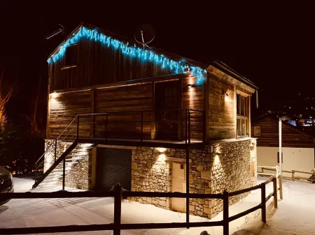 Coquet Chalet 2 Pas des Pistes ET Commerces Aux Angles-8 Pers-Parking Отели в г. Лез Англь