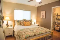 *Upscale & Downtown! Walk to Hot Springs & River!