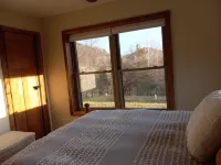 Mee Mee's Cabin Retreat- River, nature, small town, Hot Tub - balcony