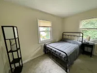 Charming 2-bedroom apt with AC and WiFi in lovely Mamaroneck