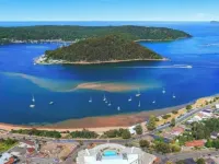 FantaSea In Ettalong Beach - 700m to Beach 3 bedrooms 6 Guests 4 Beds 2 Baths Hotel a Ettalong Beach