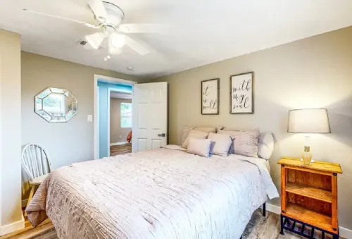 The Speakeasy on Chicago! Hotels in Bellview