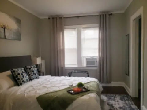 Comfy Bed/Free Parking&Wifi /NearHosp/ORD/MDW/DT Hotels in 