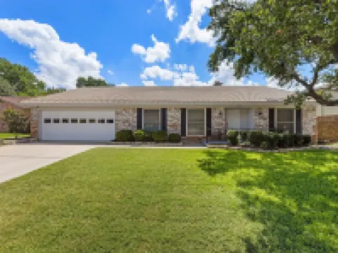 Stylish Villa-Near Stadiums, Large Pool,Pool Table Hoteles en Bedford