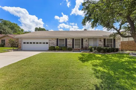 Stylish Villa in DFW - Pool • Pool Table • Near Stadiums