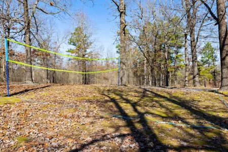 Secluded Cottage on 52 Acres - -30 Min from Hochatown