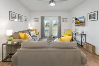 Spacious Extended Stay - Pool & Gym Hotels in Madison