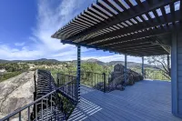 Breathtaking 360 Degree Views of the City From Every Window