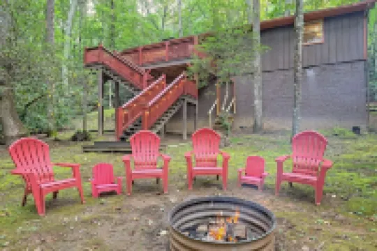 Creekside Hideaway: Private, No-Steps to Enter  – Golf & Clubhouse Closeby