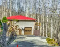 New! Big Deck, Views, Hot Tub, Fire, Game Rm, Open Living, Grill