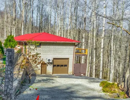 New! Big Deck, Views, Hot Tub, Fire, Game Rm, Open Living, Grill