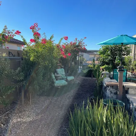 Lakeside 1 Bedroom Apt w/ living room, kitchenette and laundry