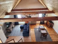 Charming rustic loft nestled near Lake Salem.