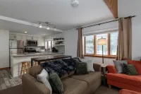 NEW Ski in/out condo with Mt views, hot tub, porch, gym & wifi!
