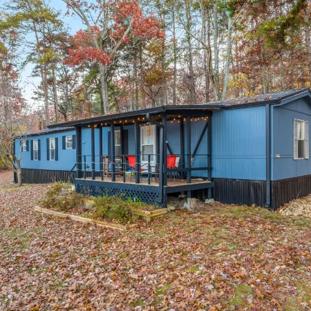 Secluded Lakefront Retreat: Fishing/Kayak/Paddleboard/Pets are Welcome