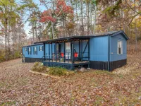 Secluded Lakefront Retreat: Fishing/Kayak/Paddleboard/Pets are Welcome