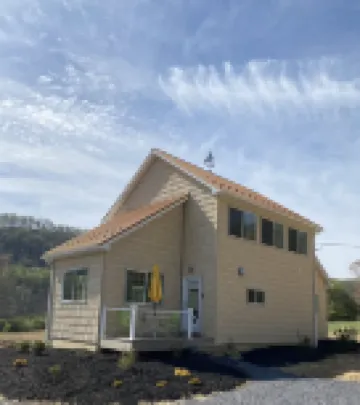 New build OWL HOUSE, quiet, near trails, stargazing!