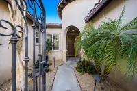 Golf Course Oasis, Pool, Spa, Games, Walk to Festivals, Pet Friendly.