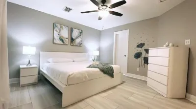 H&S Luxury Home with Pool Table 8 mi to IAH Hotels near National Museum of Funeral History