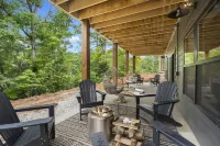 Luxury Modern Retreat on Taneycomo On-Suite Bathrooms Hot Tub Outdoor Pool