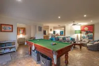 "Summer Salt Sunshine + Pets & HEATED POOL 150m to the beach!