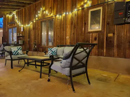 Cute cabin next to Pisgah National Forest; Hot tub Wi-Fi