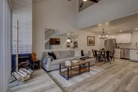 Cozy Mountain Getaway - 2 Bedroom + Loft