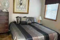 Quiet, Lake Access, Deck, Fire Pit, Air Hockey, Sleeps 9, Abuts 400 ACs of Woods