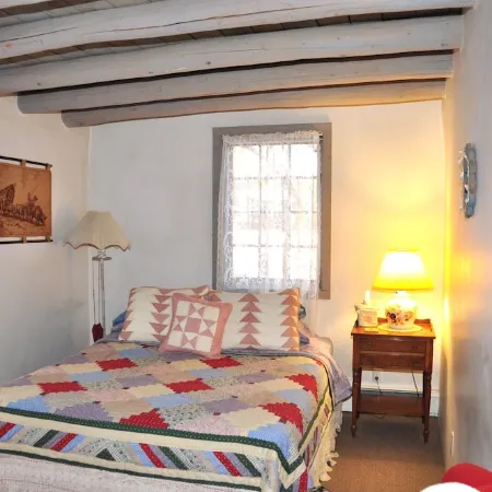 Beautiful Mountain Views, Beamed Ceilings, 2 Fireplaces