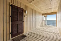 The Pink Pearl - Top Floor Beachfront Boho Condo with Community Pool!