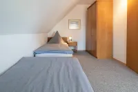 Semi-detached house with wide field view Hotels in Harlesiel