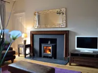 Ben Vheir Luxury Apartment near Glencoe - Stunning lochside location Hotels in Ballachulish