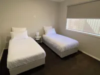 Modern waterfront luxury escape near Shepparton