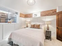 Spanish Charm 4bed/3bath Downtown Waupaca! Hotels in Waupaca