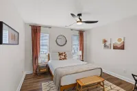 4 Br Home 5 Mins to DT Game Room 5 Stars