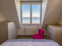 Luxurious villa, breathtaking sea view, 10 meters from the beach, 5 bedrooms, 10 people Hotels in Santec
