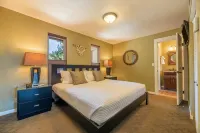 Upgraded top floor condo with breathtaking views