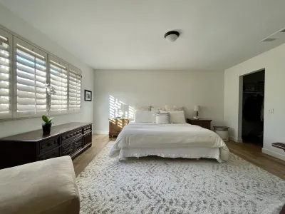 Chapparal Country Club.  Enjoy sunrises and sunsets from the patio. Các khách sạn gần Melissa Morgan Fine Art Gallery